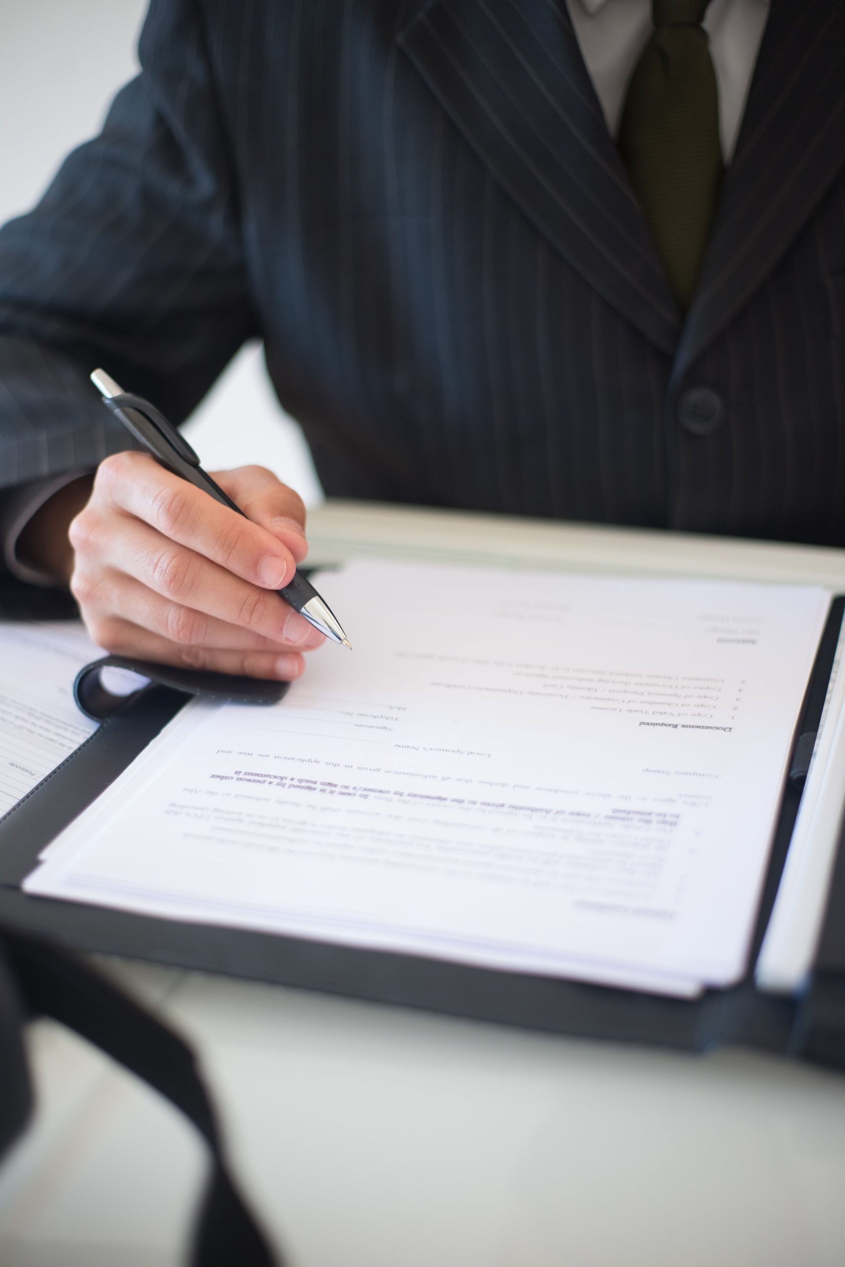 Signing a retained agreement - executive search supply chain leaders trust for senior hires